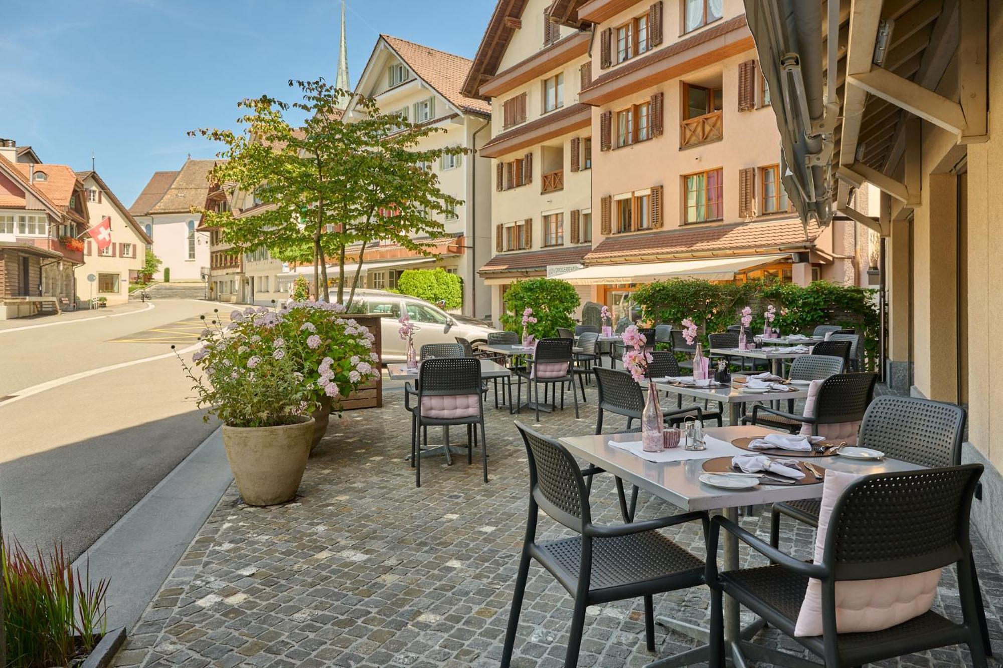 Hotel Ochsen Menzingen Exterior foto
